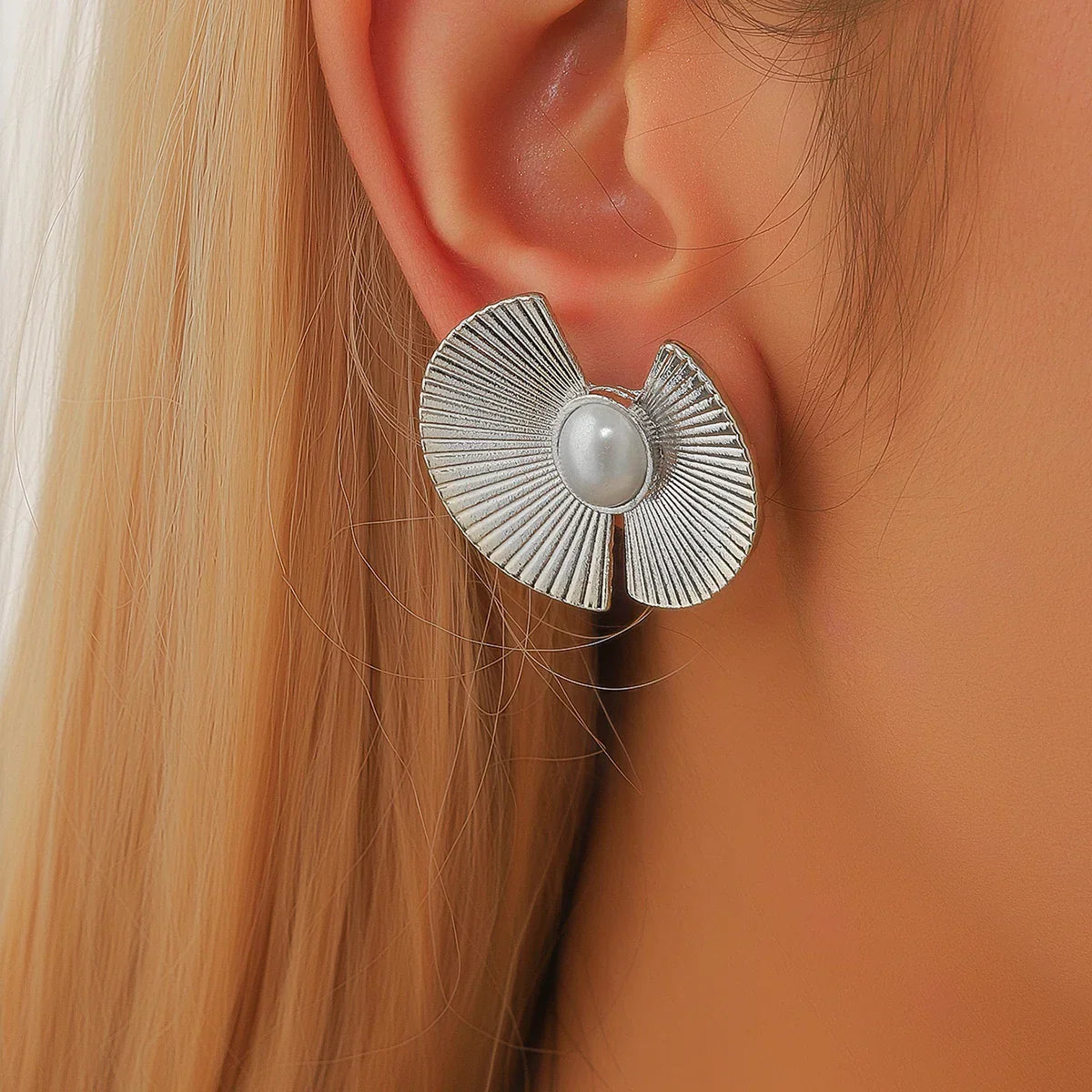 Brincos Femininos Margarida em Camadas